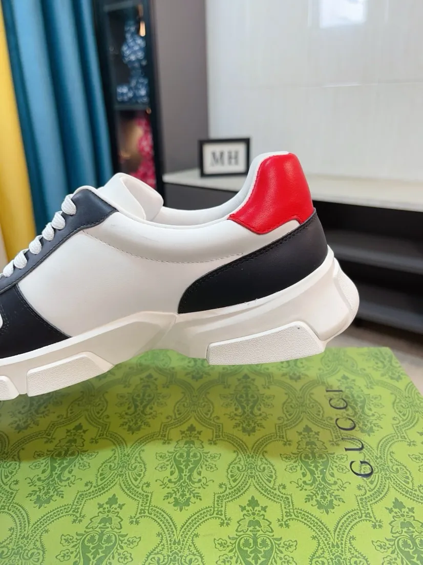 Men's shoes 💰560🌹🌹GUCCI [Gucci] New high-end brand of men's shoes, the latest fashionable casual men's shoes, trendy and versatile, relaxed and sporty style, uppers imported from Italy, first-layer cowhide, genuine leather lining, and ultra-fine workmanship. Original personalized fashionable rubber wear-resistant outsole, light and comfortable on the foot, size 38-44
